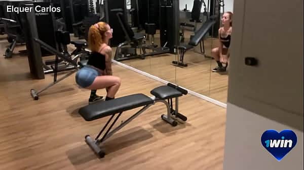 Dracarys a vizinha safada atacando na academia do prédio. Pediu pau na buceta na boca e no cu.