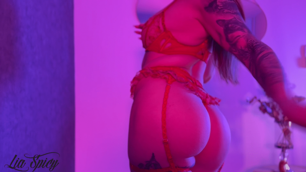 Lia Spicy 95 _ la ST-Valentin avec moi – ça commence romantique et ça fini en FIST